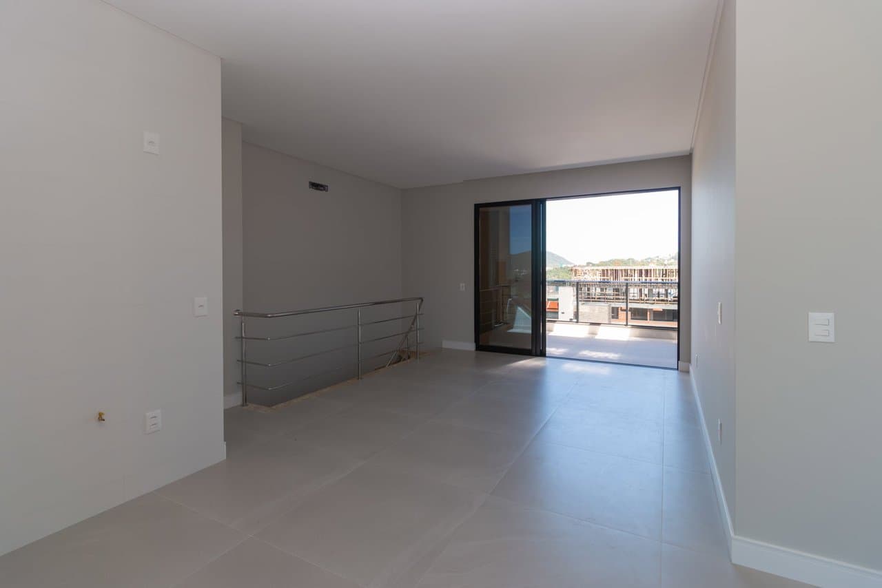 Apartamento de 4 quartos com 4 suítes e 210 m² em Bombinhas