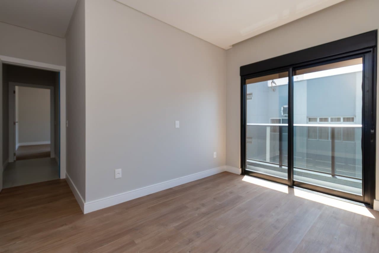 Apartamento de 3 quartos com 3 suítes e 105 m² em Bombinhas