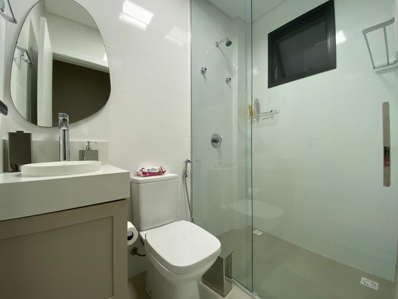 Apartamento de 3 quartos com 3 suítes e 160 m² em Bombinhas