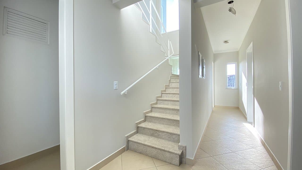 Casa de 3 quartos com 3 suítes e 337 m² em Bombinhas