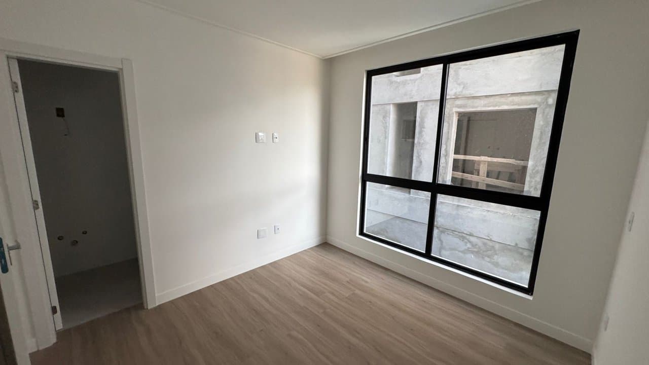 Apartamento de 3 quartos com 3 suítes e 100 m² em Bombinhas