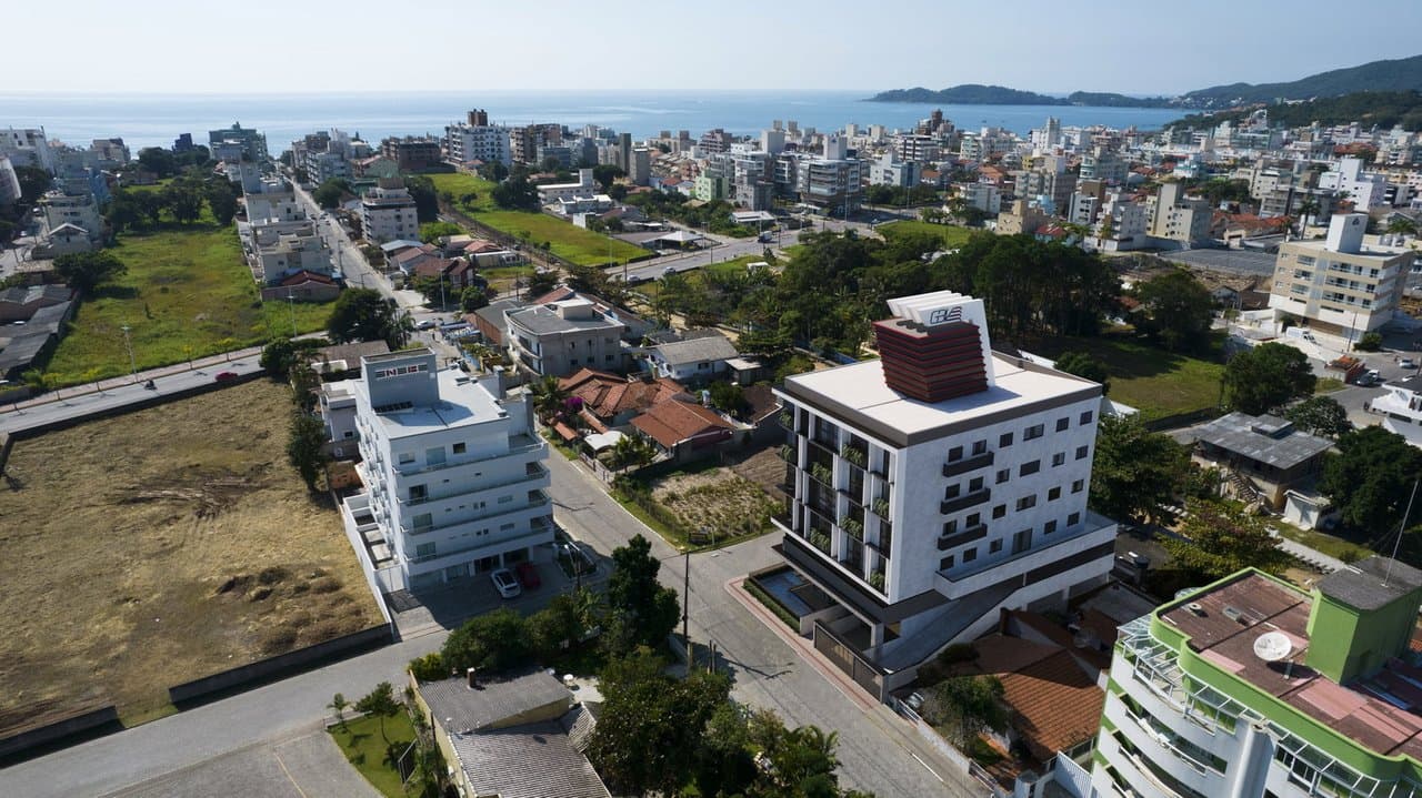 Apartamento de 2 quartos e 53 m² em Bombinhas