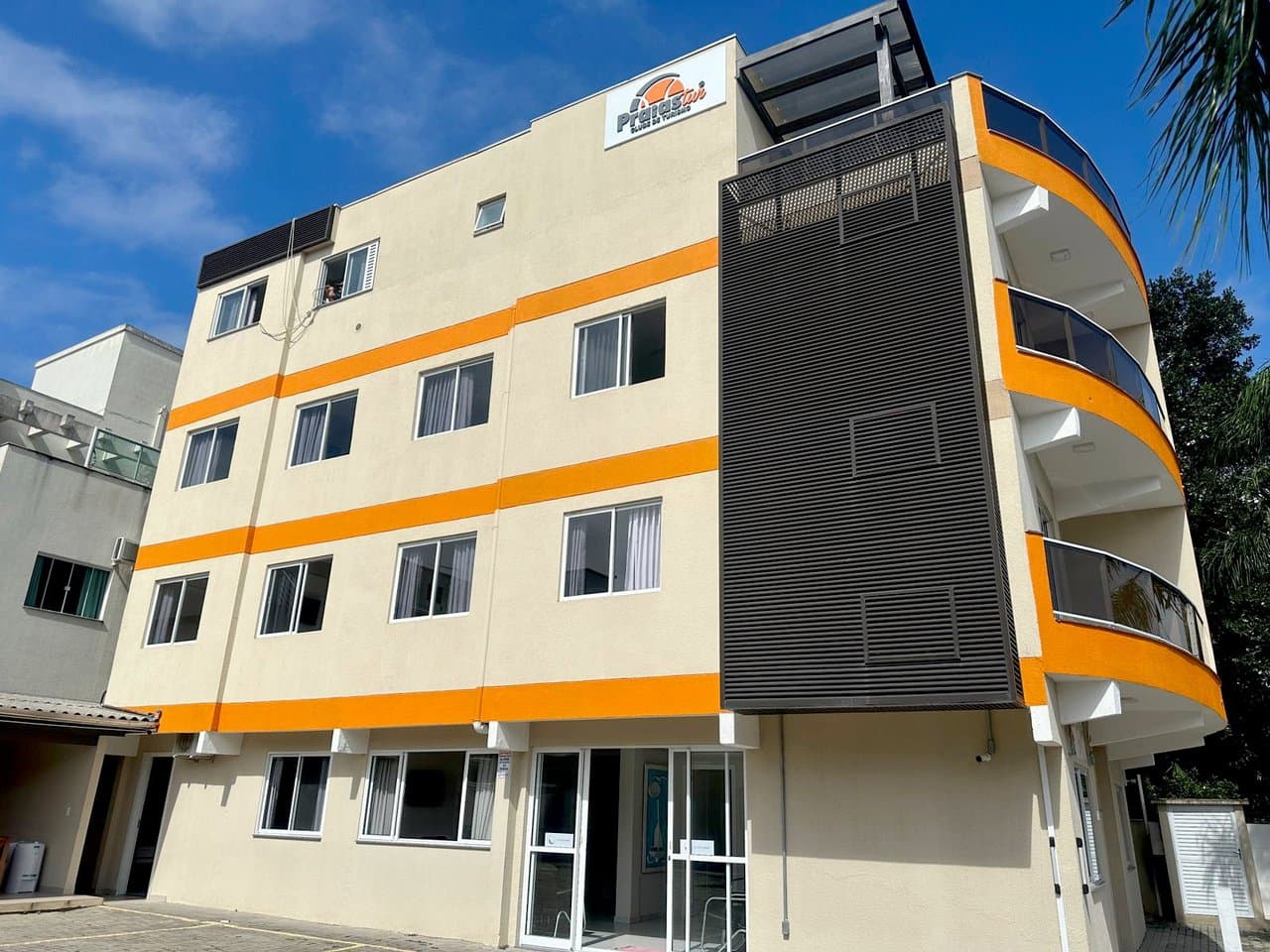 Apartamento de 2 quartos com 1 suíte e 1 m² em Bombinhas