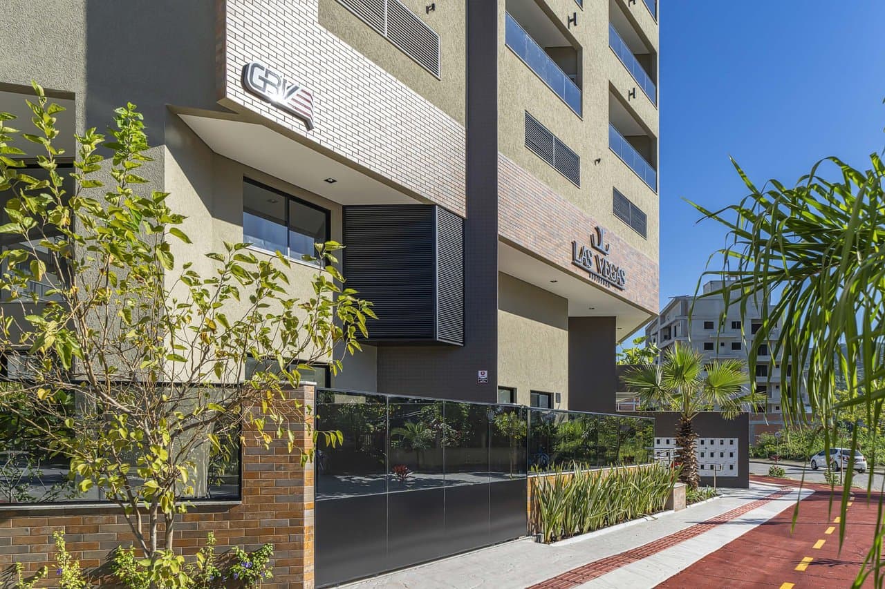 Apartamento de 3 quartos com 3 suítes e 157 m² em Bombinhas